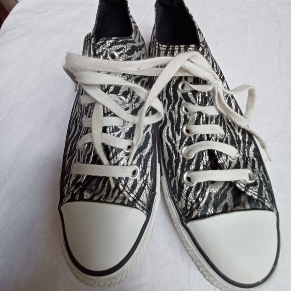 Converse Shoes Converse Zebra Sulcer Sparkle Low Rise Sneakers M5
